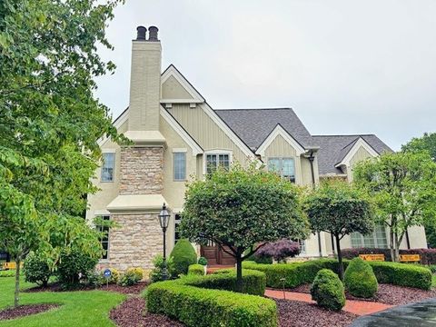 Photo of 2462 Lane Road, Columbus, OH 43220 (MLS # 226018422)