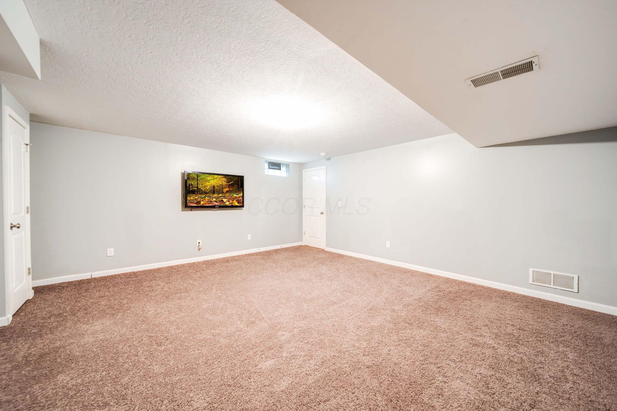 638 Creekpark Court, Blacklick, Ohio image 38