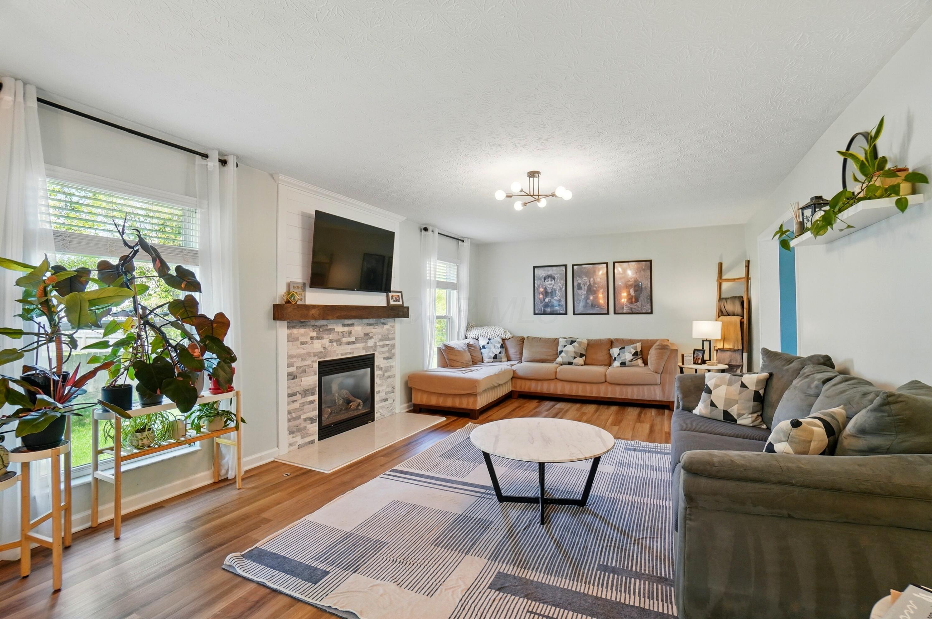 5672 Platinum Drive, Grove City, Ohio image 7