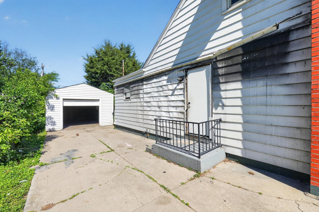 Photo of 711 S Highland Avenue, Columbus, OH 43223 (MLS # 226023014)