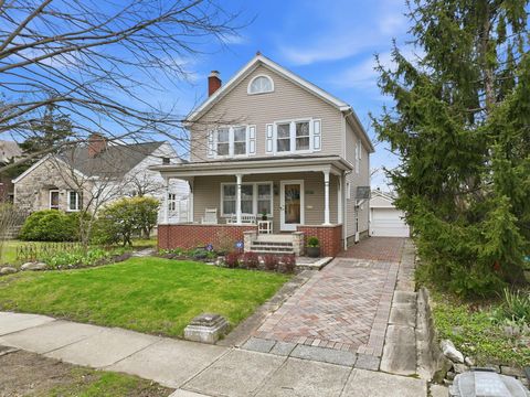 Photo of 823 S Remington Road, Columbus, OH 43209 (MLS # 226010056)