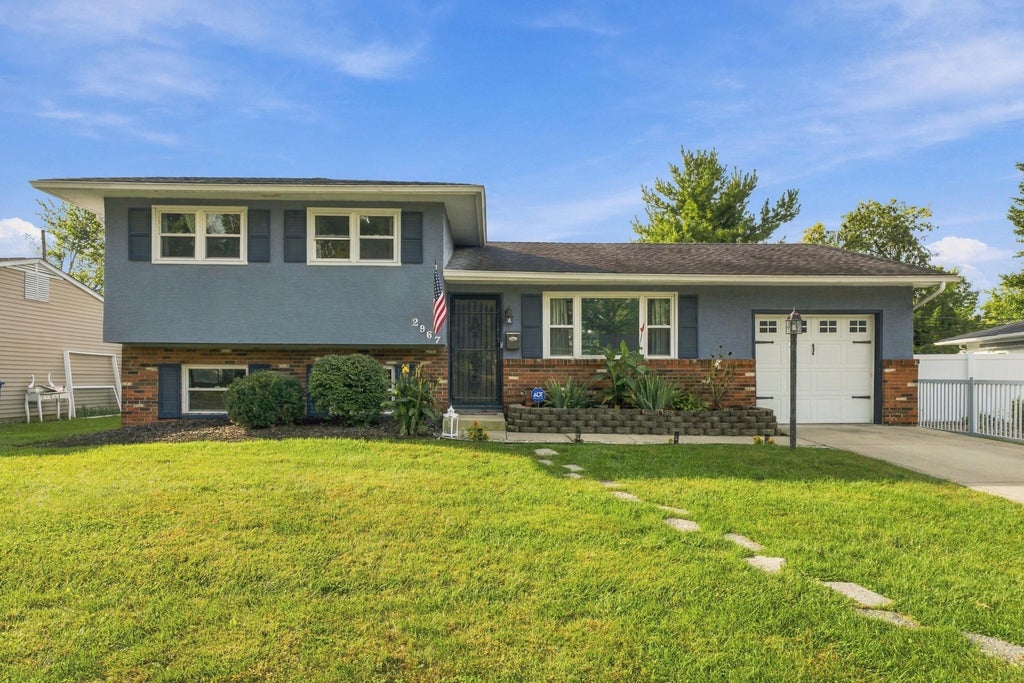 Photo of 2967 Easthaven Drive S, Columbus, OH 43232 (MLS # 226037322)
