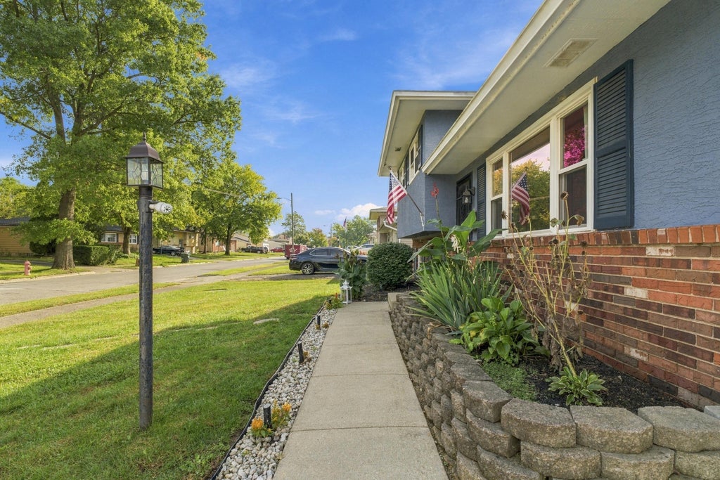 Photo of 2967 Easthaven Drive S, Columbus, OH 43232 (MLS # 226037322)