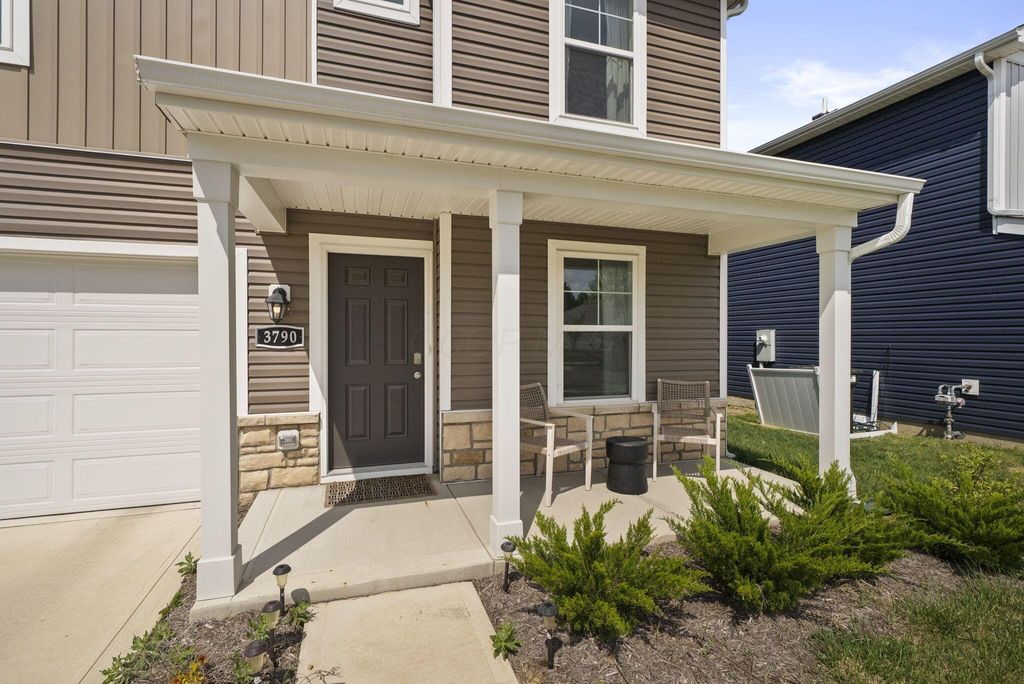 Photo of 3790 Alledonia Drive, Grove City, OH 43123 (MLS # 226014368)