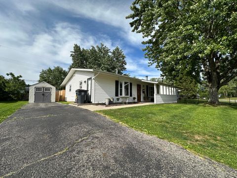 Photo of 7446 Saratoga Avenue, Reynoldsburg, OH 43068 (MLS # 226018092)