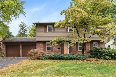 Photo of 127 Heischman Avenue, Worthington, OH 43085 (MLS # 225037533)