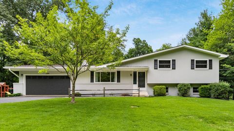 Photo of 399 Pleasantview Drive, Granville, OH 43023 (MLS # 225037179)