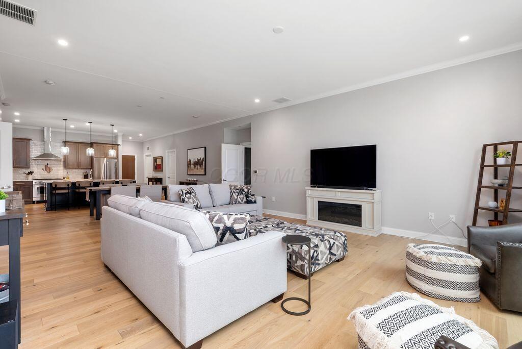 225 John H McConnell Boulevard 605