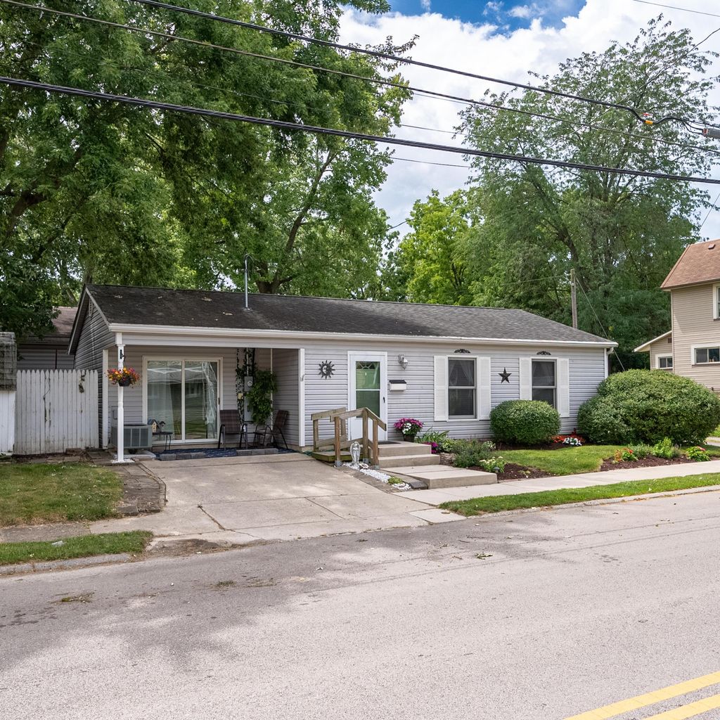 Photo for 203 W Third Street, Marysville, OH 43040 (MLS # 225041035)