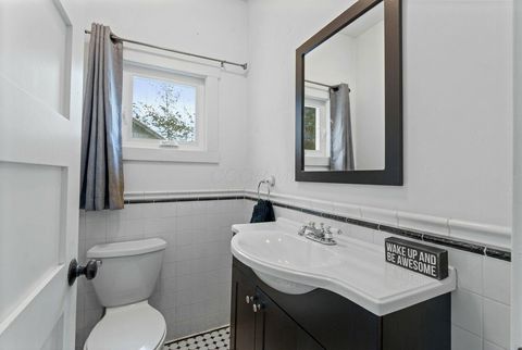 Tiny photo for 39 W Lakeview Avenue, Columbus, OH 43202 (MLS # 225044871)