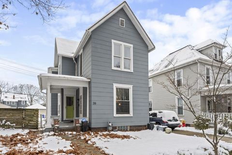 Photo of 39 W Lakeview Avenue, Columbus, OH 43202 (MLS # 225044871)