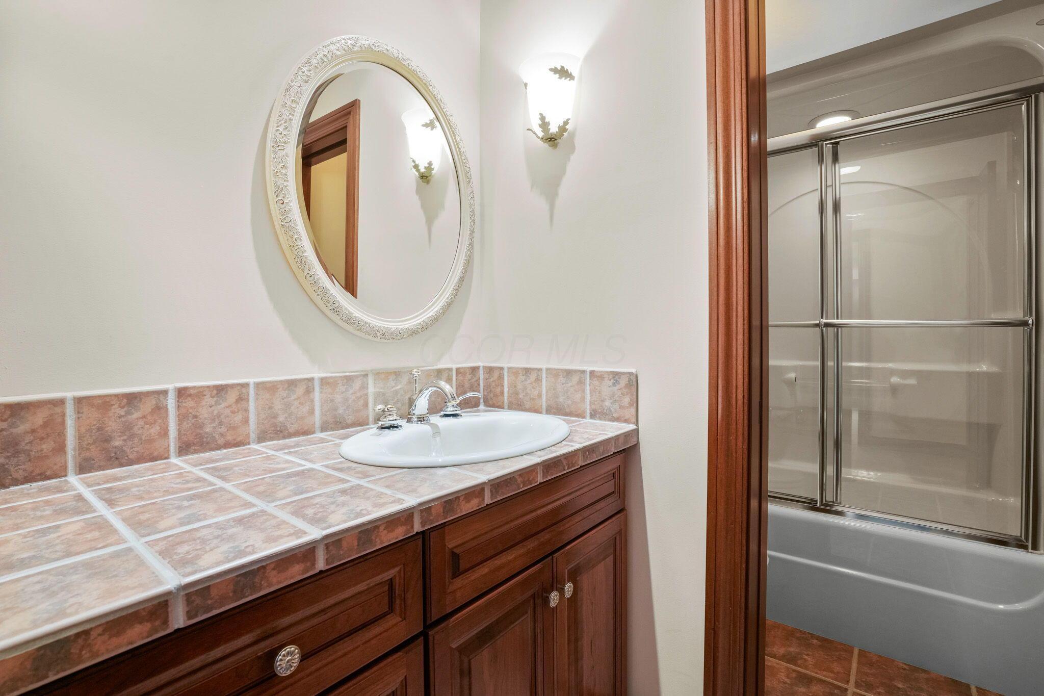 10340 Carmel Drive, Plain City, Ohio image 37