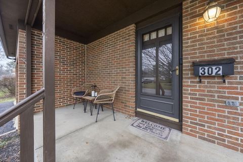Tiny photo for 302 Cliffview Drive, Columbus, OH 43230 (MLS # 226000596)