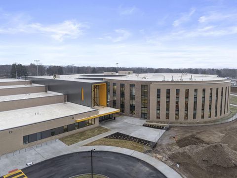 Tiny photo for 302 Cliffview Drive, Columbus, OH 43230 (MLS # 226000596)