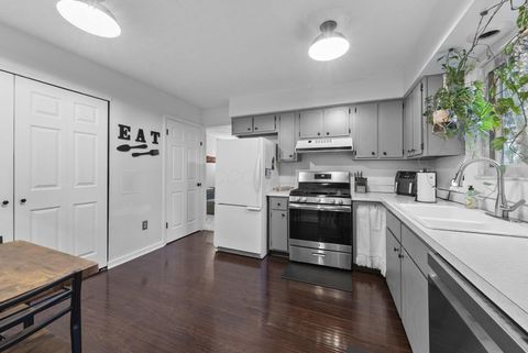 Tiny photo for 302 Cliffview Drive, Columbus, OH 43230 (MLS # 226000596)