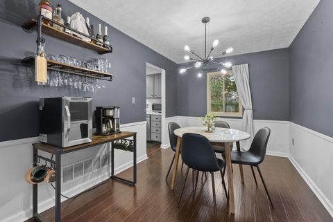 Tiny photo for 302 Cliffview Drive, Columbus, OH 43230 (MLS # 226000596)