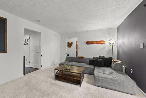 Tiny photo for 302 Cliffview Drive, Columbus, OH 43230 (MLS # 226000596)