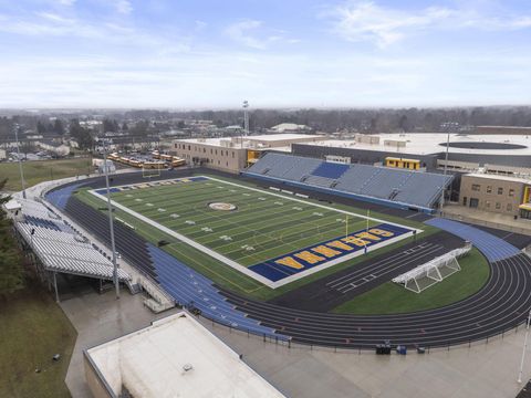 Tiny photo for 302 Cliffview Drive, Columbus, OH 43230 (MLS # 226000596)