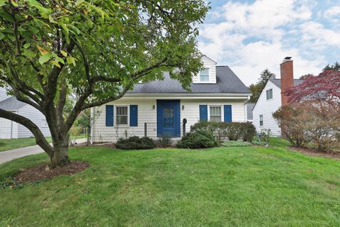 Photo of 885 Francis Avenue, Columbus, OH 43209 (MLS # 226003779)