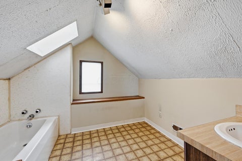 Tiny photo for 657 S 9th Street, Columbus, OH 43206 (MLS # 226028254)