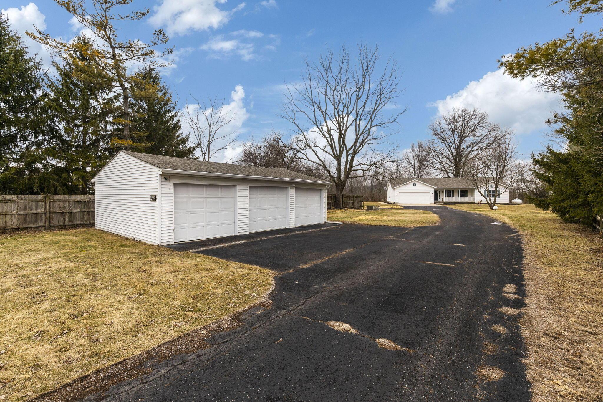 3284 Radnor Road, Radnor, Ohio image 2
