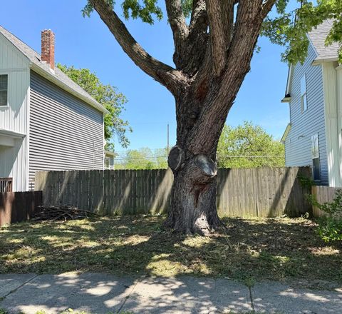 Photo of 250 W Park Avenue, Columbus, OH 43223 (MLS # 226016101)