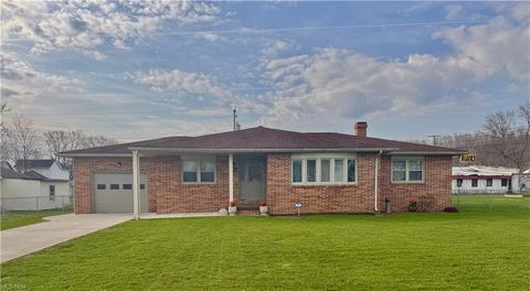 Photo of 1408 Beckett Avenue, Cambridge, OH 43725 (MLS # 226010979)