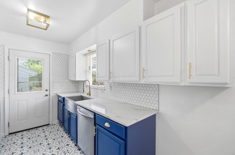 Tiny photo for 796 Drummond Court, Columbus, OH 43214 (MLS # 226033854)