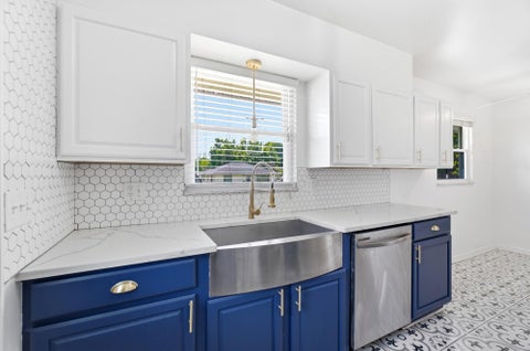 Tiny photo for 796 Drummond Court, Columbus, OH 43214 (MLS # 226033854)