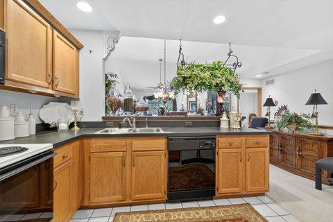 Tiny photo for 4483 White Leaf Way, Columbus, OH 43228 (MLS # 225040973)