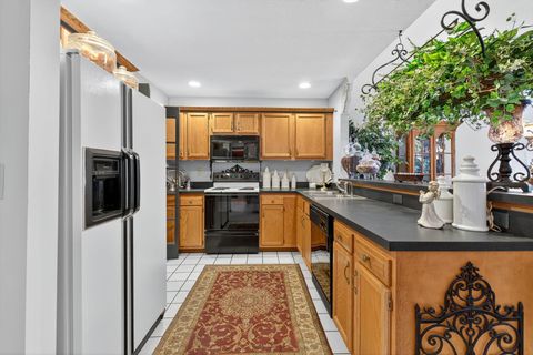 Tiny photo for 4483 White Leaf Way, Columbus, OH 43228 (MLS # 225040973)