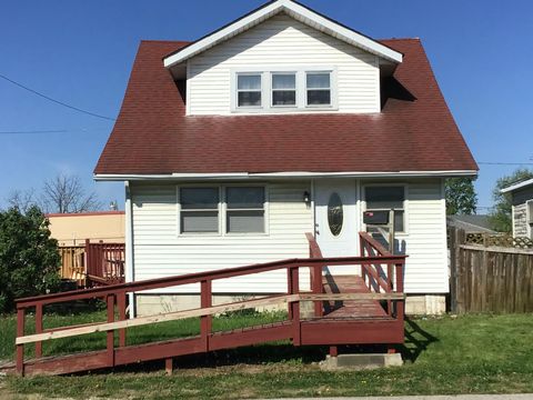 Photo of 29 East Street, Columbus, OH 43228 (MLS # 226012597)