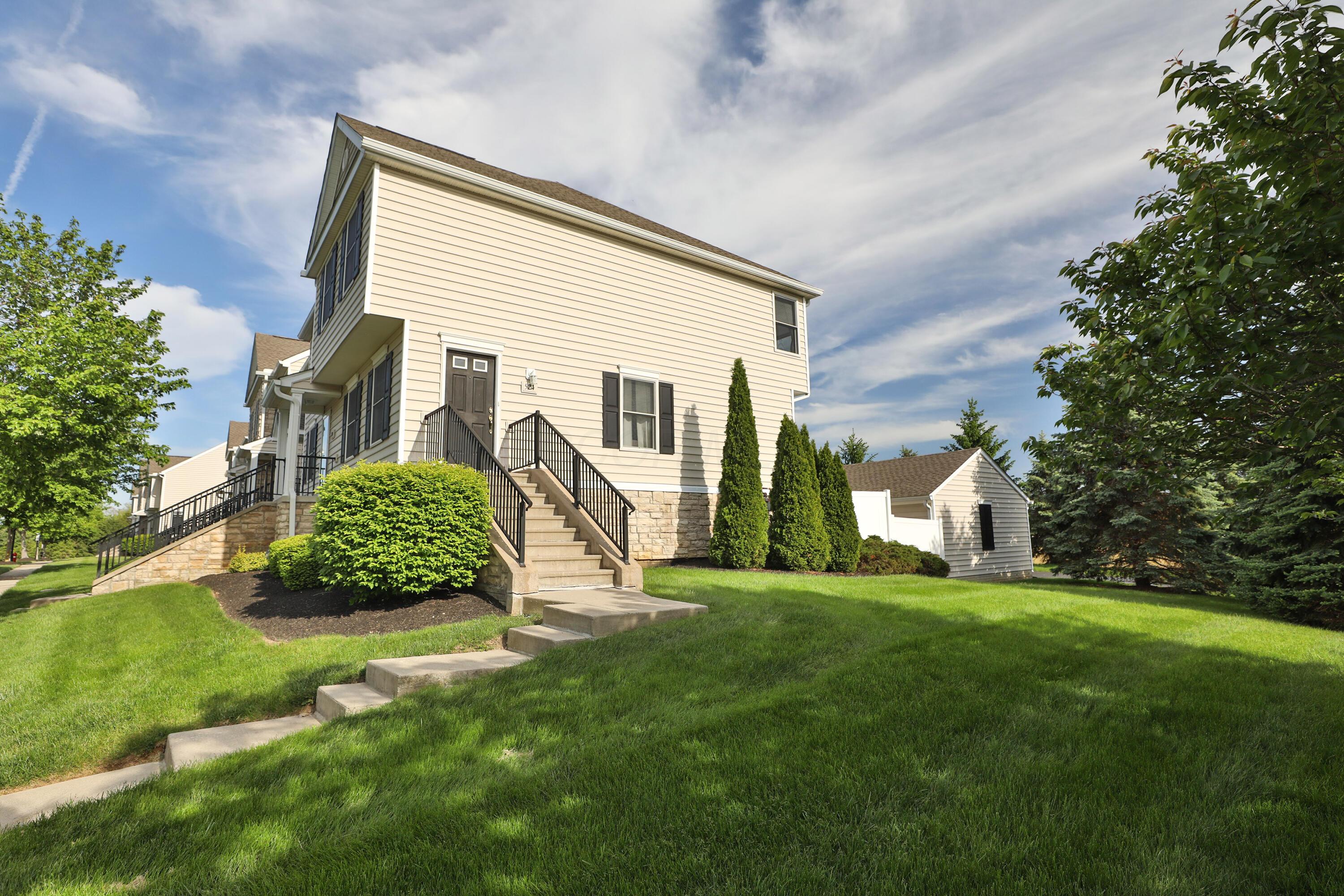 524 Autumn Ridge Circle, Pickerington, Ohio image 2