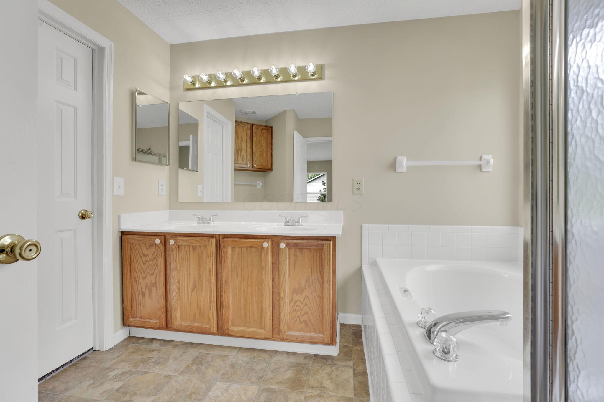 608 Montmorency Drive, Pickerington, Ohio image 36