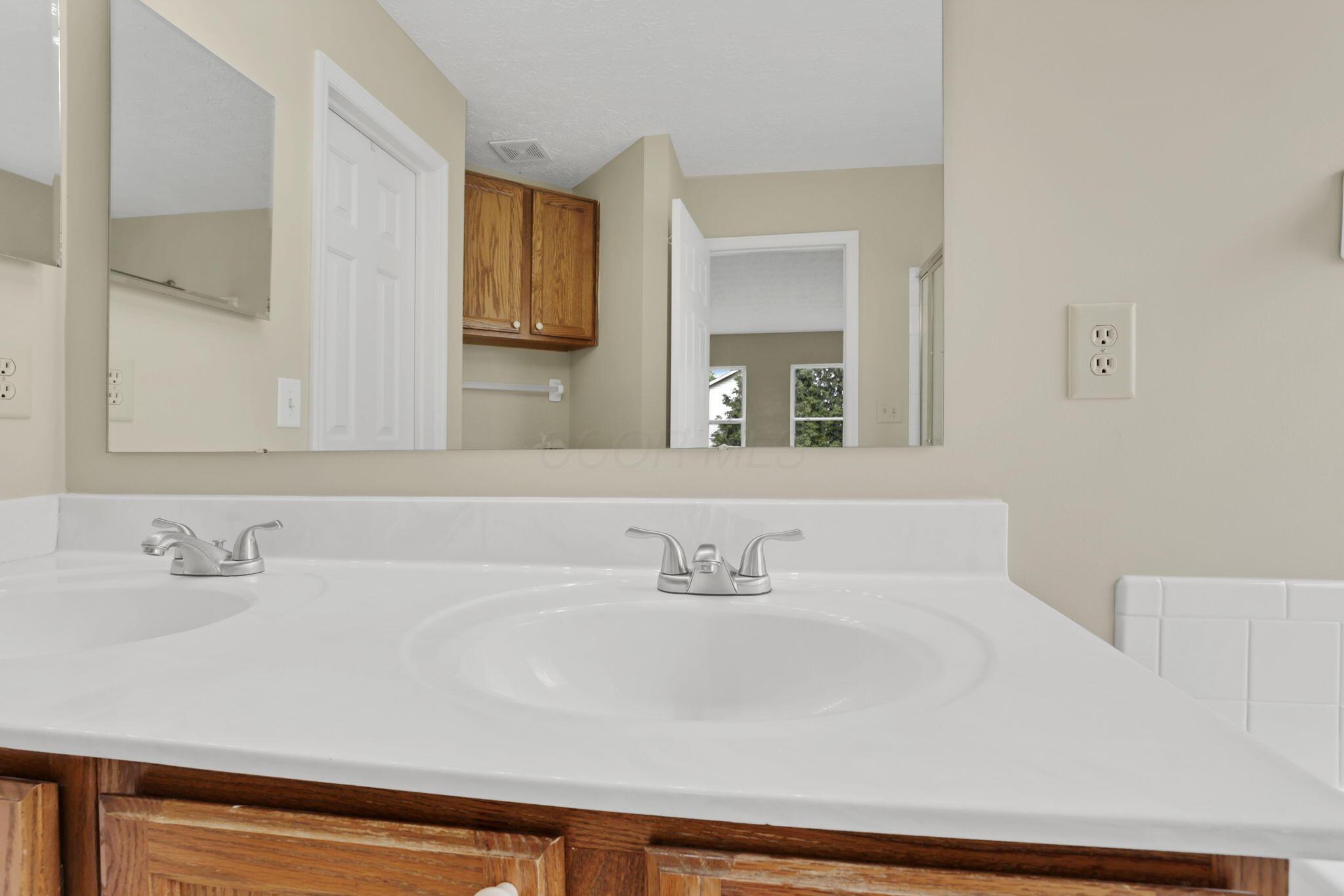 608 Montmorency Drive, Pickerington, Ohio image 40