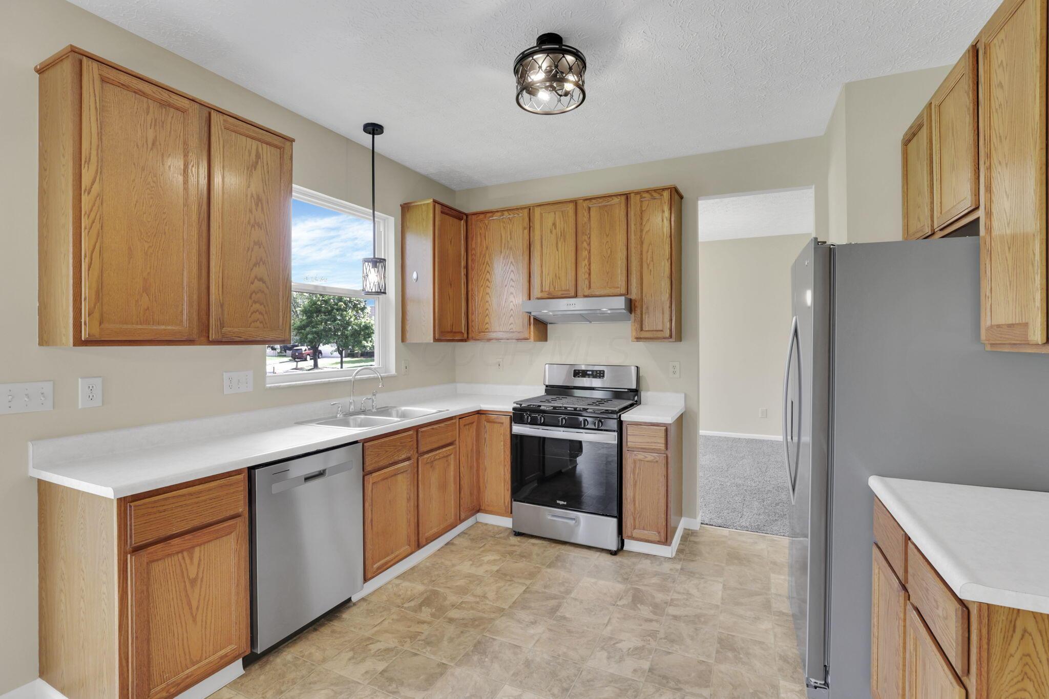 608 Montmorency Drive, Pickerington, Ohio image 17