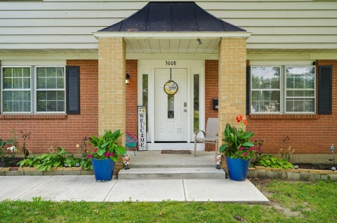 Tiny photo for 3008 Upton Road W, Columbus, OH 43232 (MLS # 226036282)