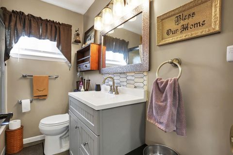 Tiny photo for 114 Ringold Street, Mount Vernon, OH 43050 (MLS # 225039669)