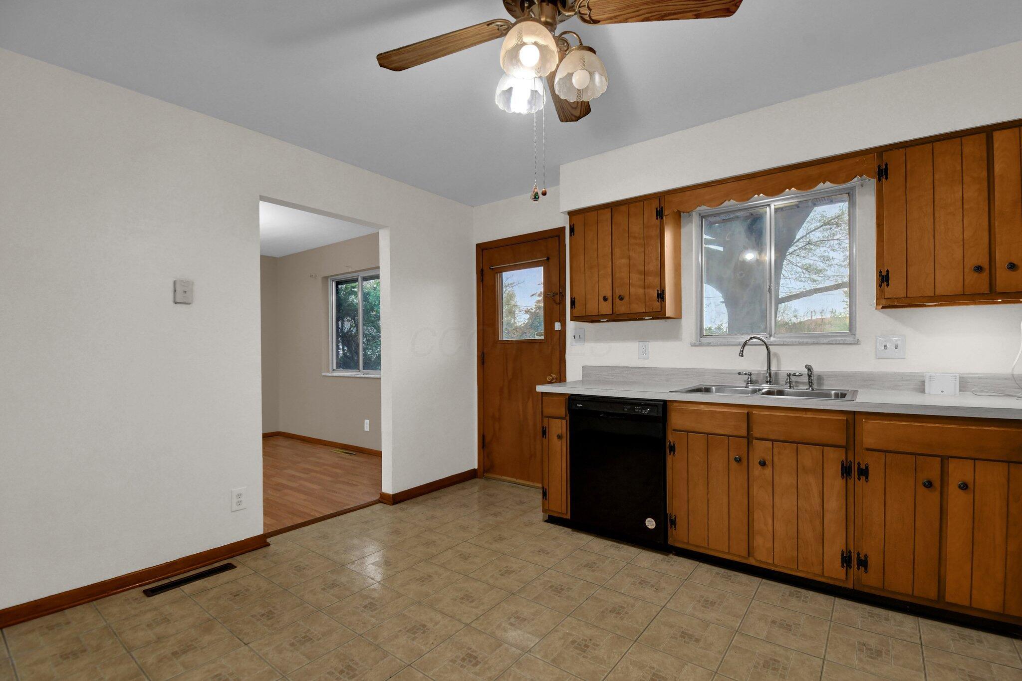 627 Canterbury Court, Newark, Ohio image 16