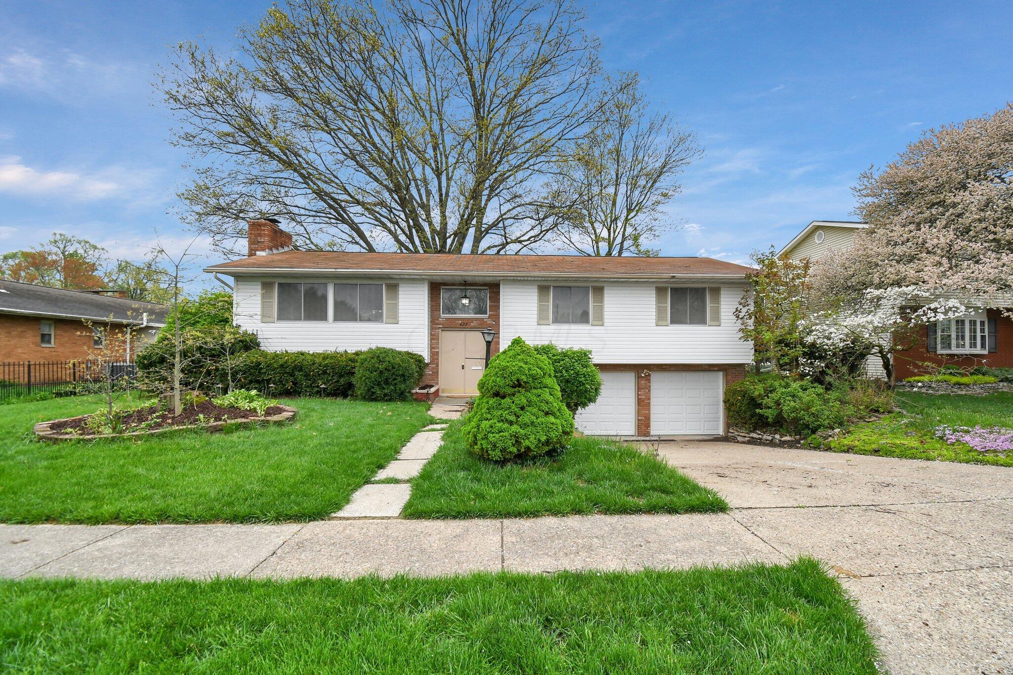 627 Canterbury Court, Newark, Ohio image 2