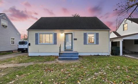 Photo of 1303 Oakland Park Avenue, Columbus, OH 43224 (MLS # 225043413)