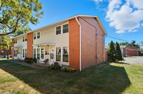 Photo of 5549 Rockwood Court R48 #R48, Columbus, OH 43229 (MLS # 225037085)