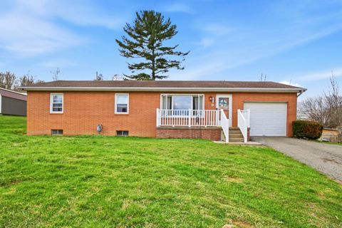 Photo of 27 Marshdale Road, Zanesville, OH 43701 (MLS # 226010054)