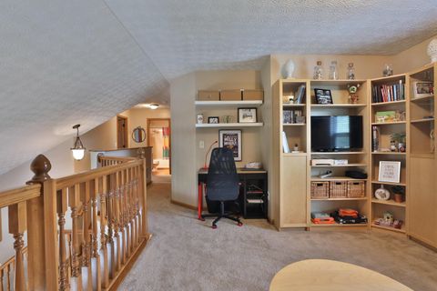 Tiny photo for 1918 Bay Port Drive, Grove City, OH 43123 (MLS # 226026657)
