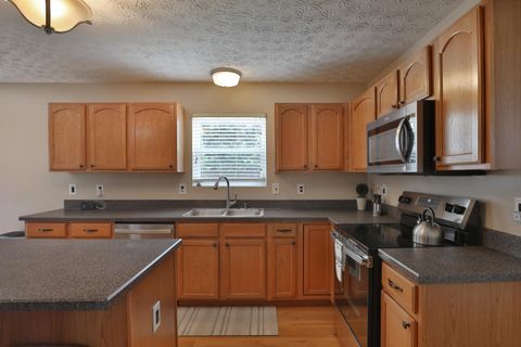 Tiny photo for 1918 Bay Port Drive, Grove City, OH 43123 (MLS # 226026657)