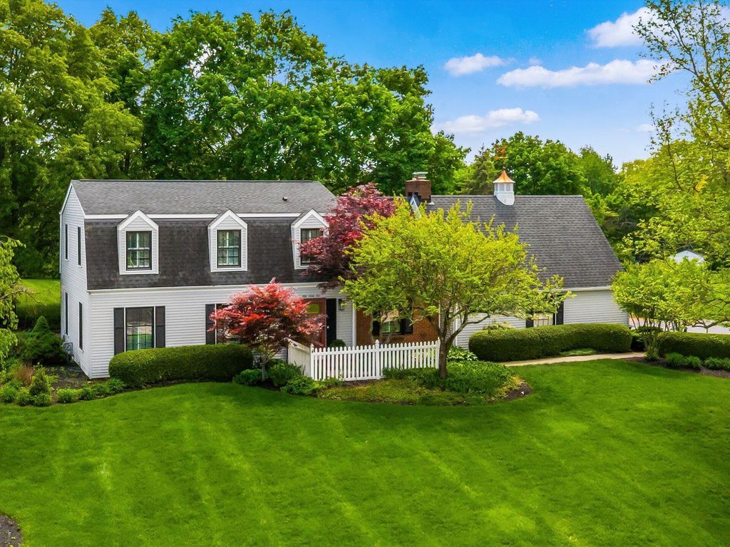 Photo of 5065 Bayhill Drive, Powell, OH 43065 (MLS # 226014372)