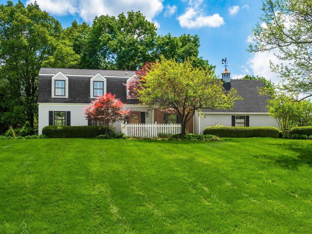 Photo of 5065 Bayhill Drive, Powell, OH 43065 (MLS # 226014372)
