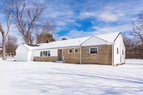 Photo of 6 Edgewood Boulevard, Mount Vernon, OH 43050 (MLS # 226003607)