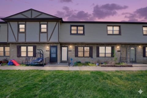 Photo of 3820 Queen Anne Place B4 #B4, Grove City, OH 43123 (MLS # 226012594)