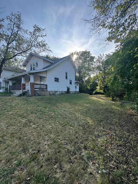Photo of 1009 N Lowry Avenue, Springfield, OH 45504 (MLS # 225036140)